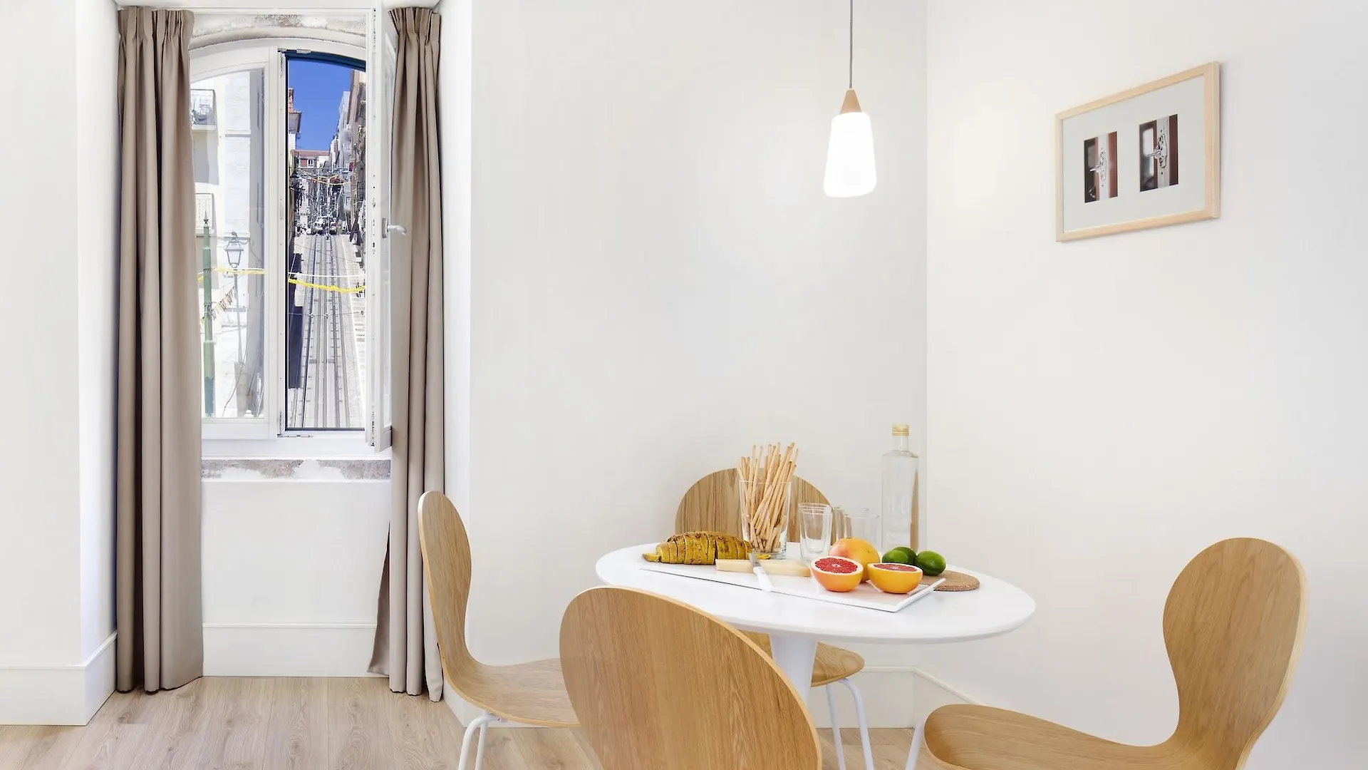 Ascensor Da Bica - Lisbon Serviced Apartments
